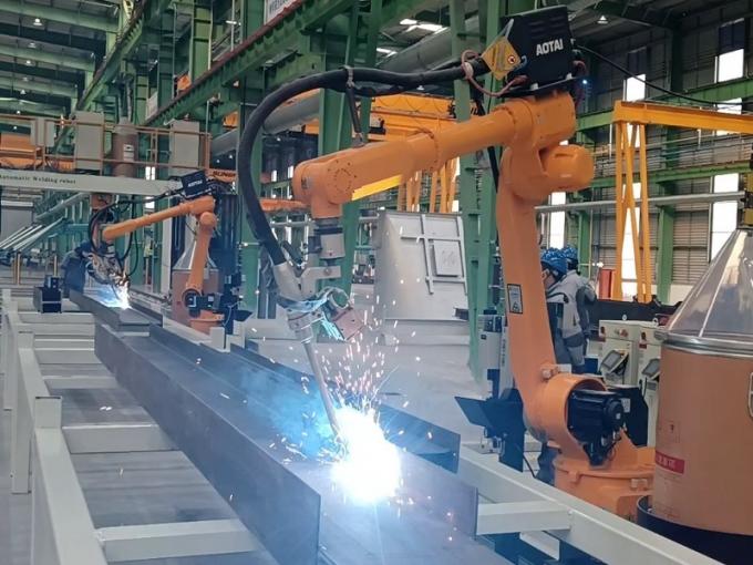 Robotic welding with live sparks